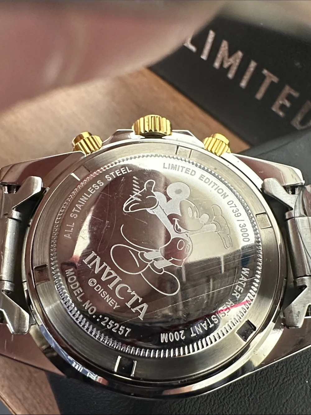 NWT Invicta men’s LE Mickey Mouse Chronograph model 25257 39.5mm case - Picture 4 of 7